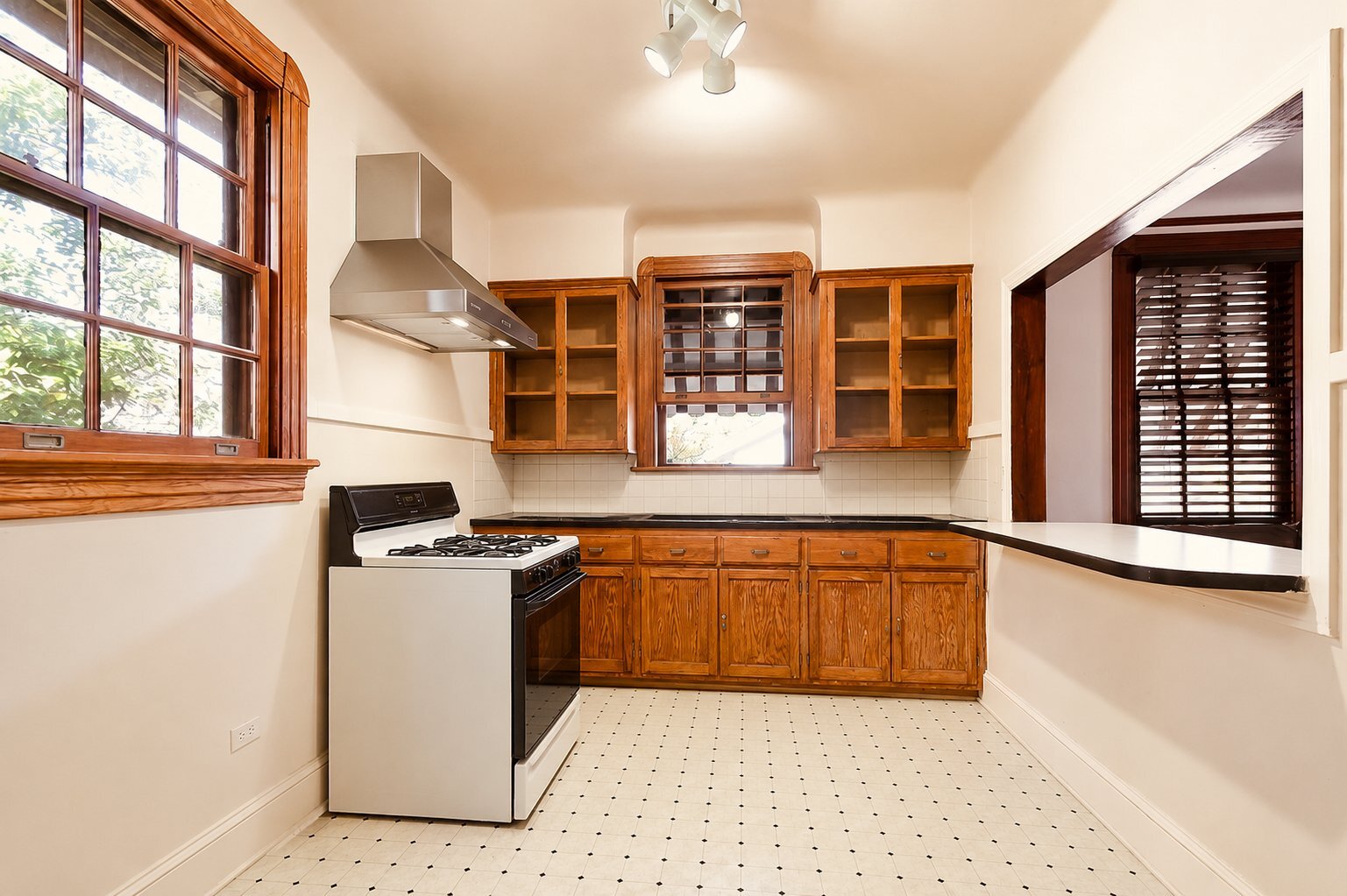 Building Photo - 724 Evelina St