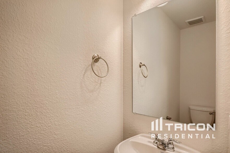 Building Photo - 1348 Renoir Dr
