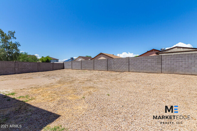 Building Photo - 4Bed/2.5 Bath House in El Mirage! $199 MOV...