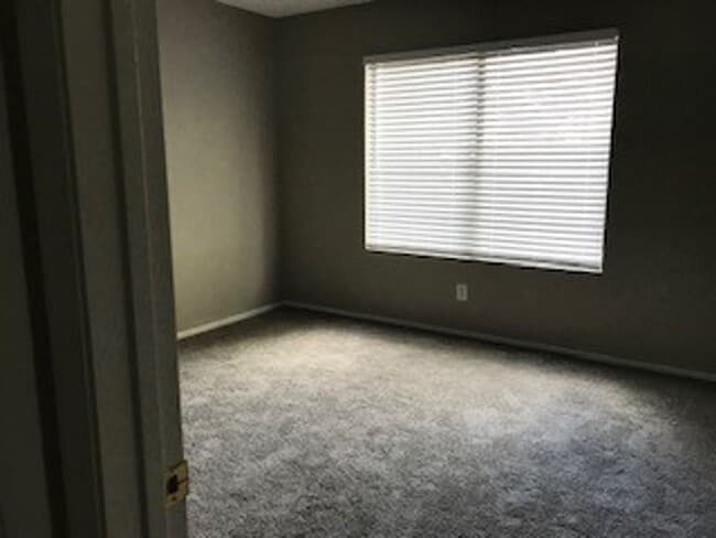 Building Photo - two bedroom two bath condo in Green Valley