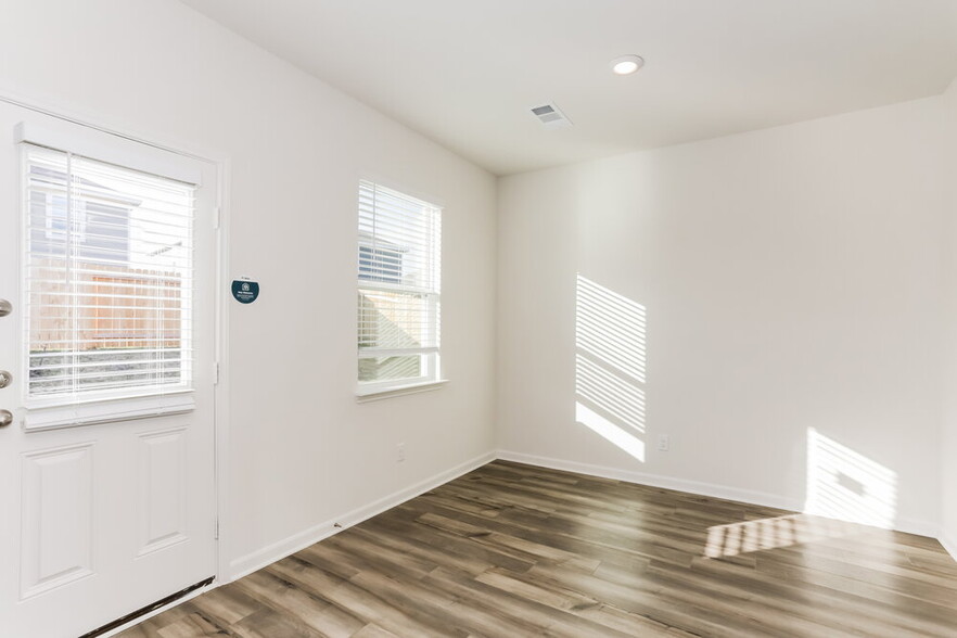 Building Photo - 9640 Dan Meyer Dr