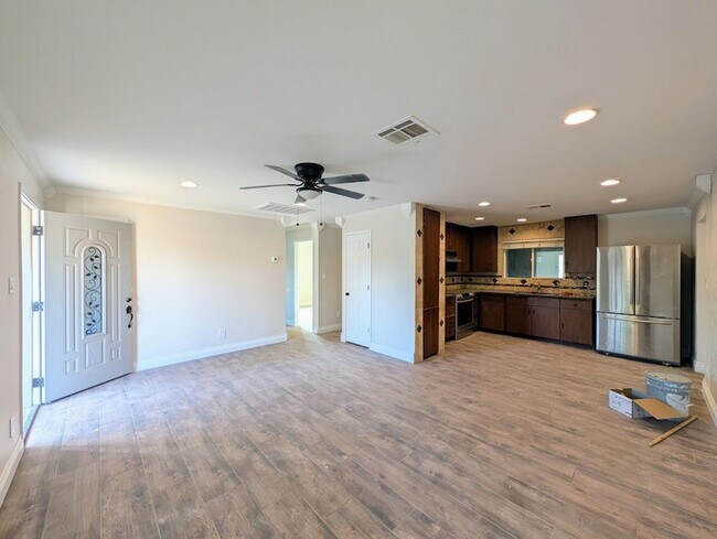 Building Photo - 13208 W Tuckey Ln
