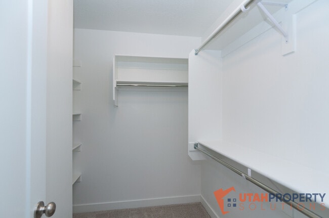 Building Photo - 999 W 360 S