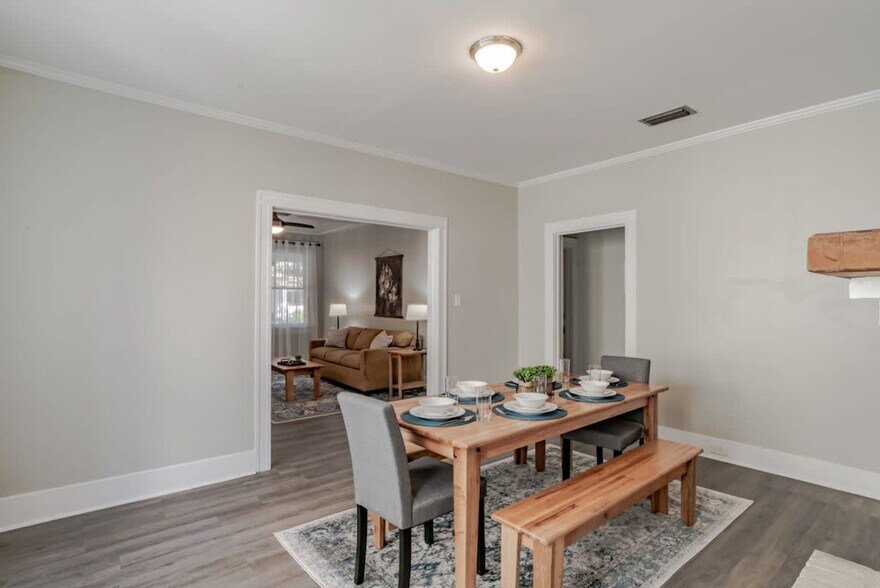 Building Photo - 402 Michigan Ave