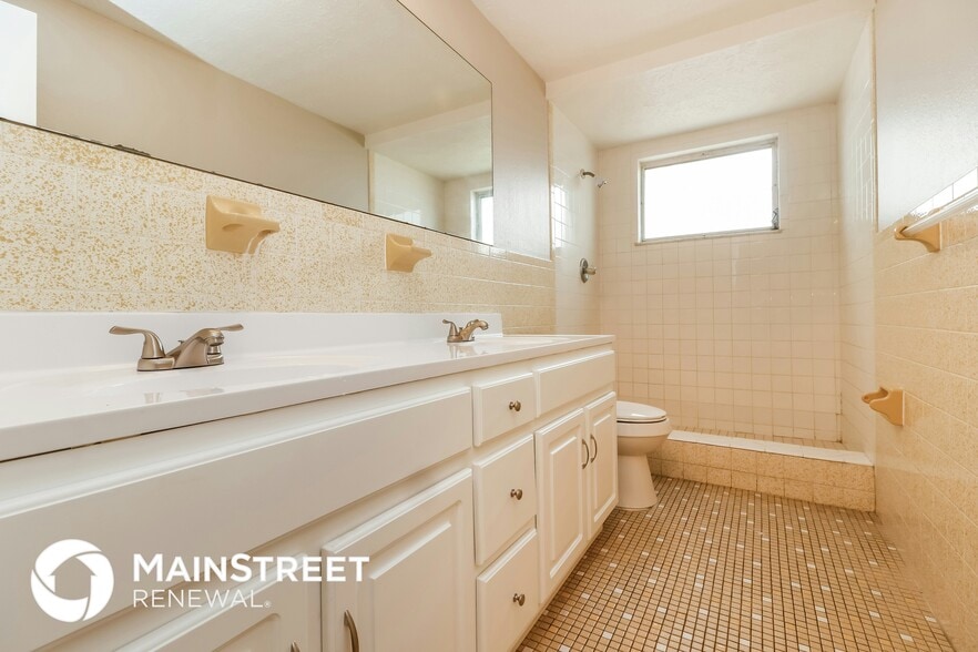 Building Photo - 2105 Sugarbush Dr