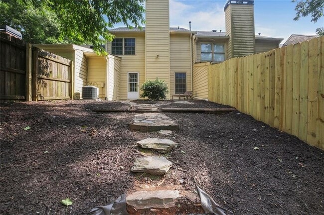 Building Photo - 460 Forestgate Ct