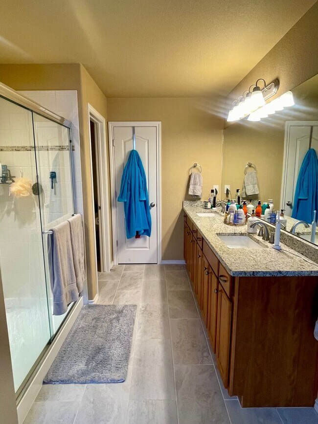 Building Photo - Gorgeous 5 Bedroom Cordera Home