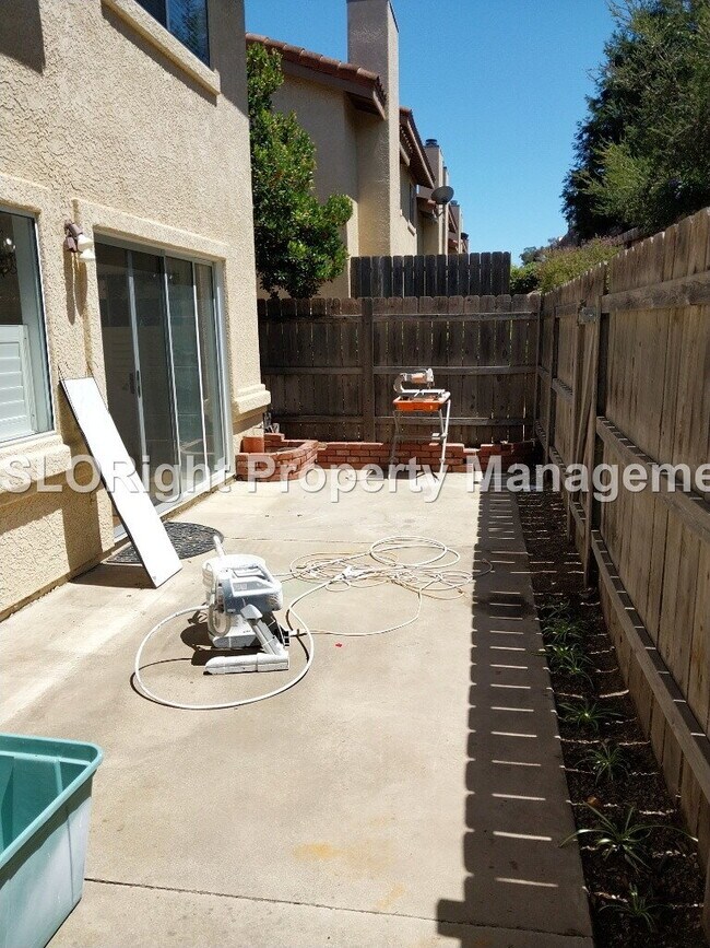 Building Photo - AVAILABLE NOW - 3 Bed, 2.5 Bath Nipomo Condo
