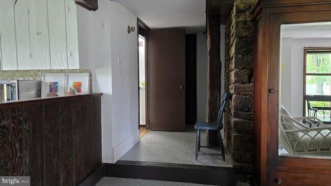 Building Photo - 253 Dark Hollow Rd
