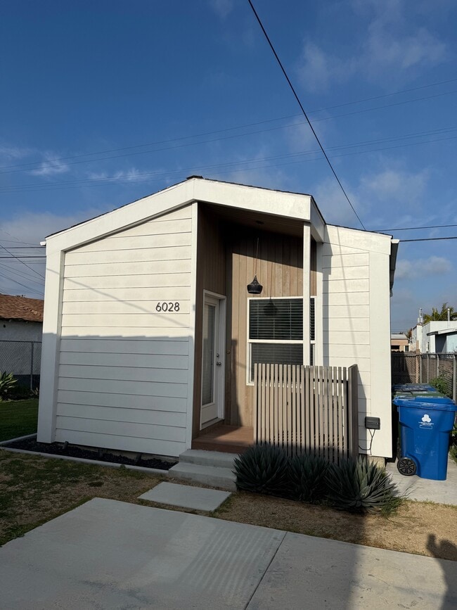 Primary Photo - 6028 7th Ave