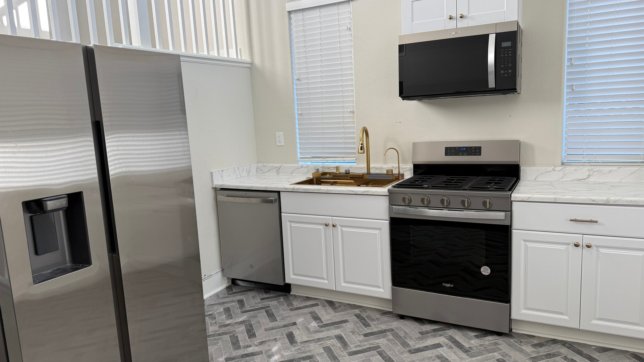 kitchen - 829 Bamboo Dr