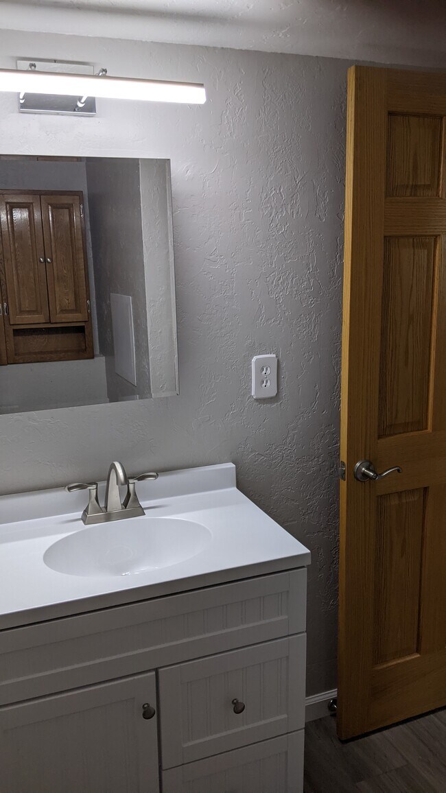 down bath - 6745 Middlebrook Blvd