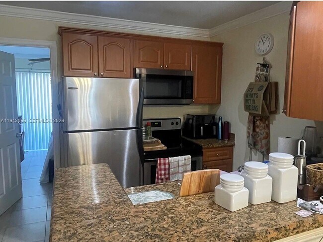 Building Photo - 10820 N Kendall Dr