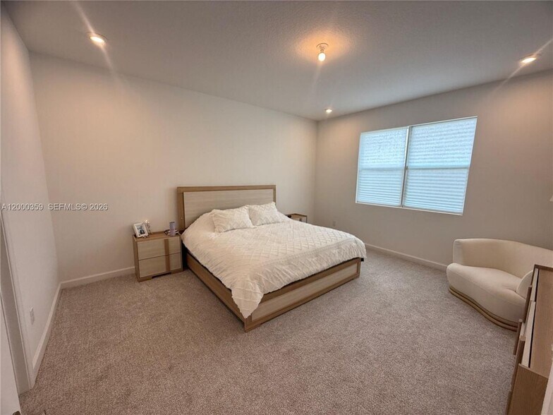 Building Photo - 10503 SW Orana Dr