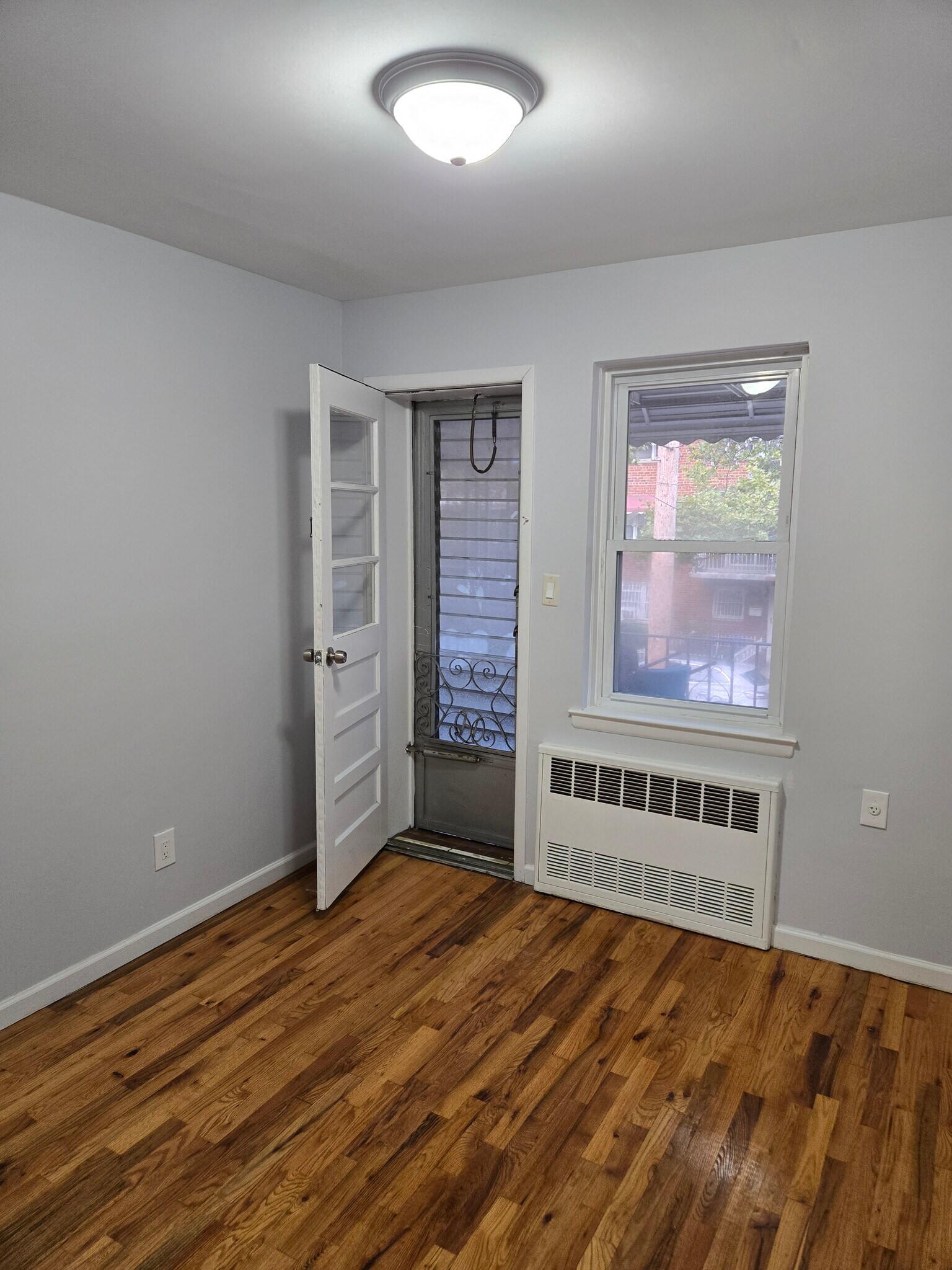 Building Photo - 716 E 58th St