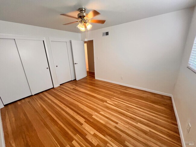 Building Photo - 851 Rolling Green Dr