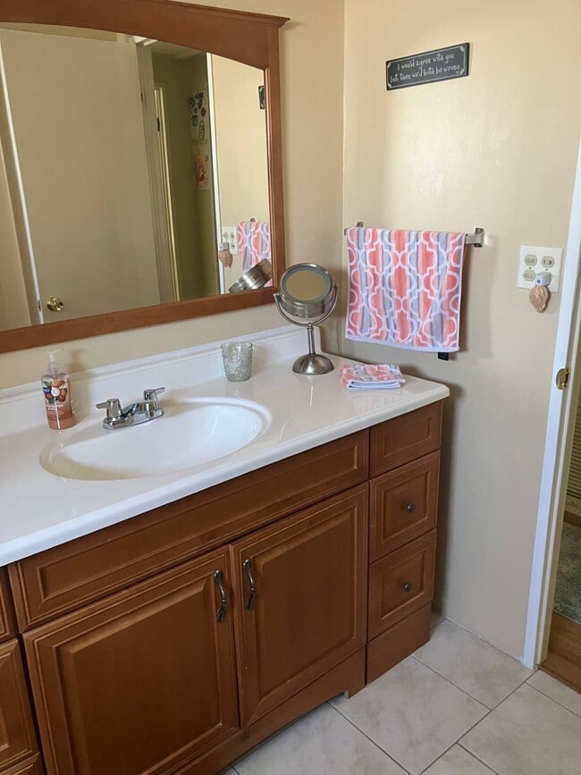 Building Photo - 166 4th St W