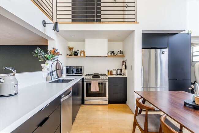 Building Photo - 2323 Magnolia St