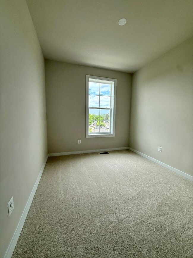 Building Photo - NEW Construction - 3 Bed Townhome in the City!