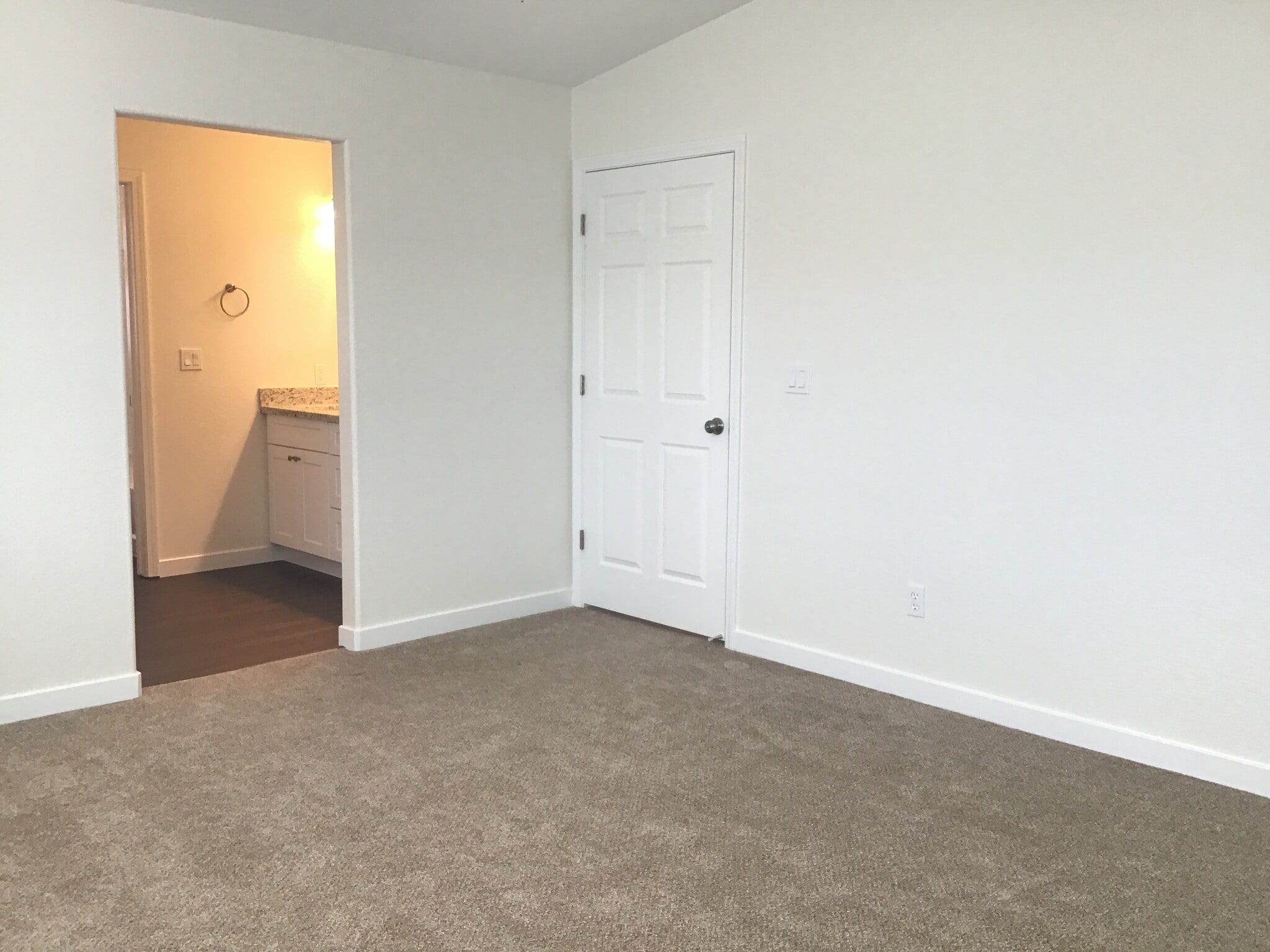 Building Photo - 18258 Oakbrook Ln