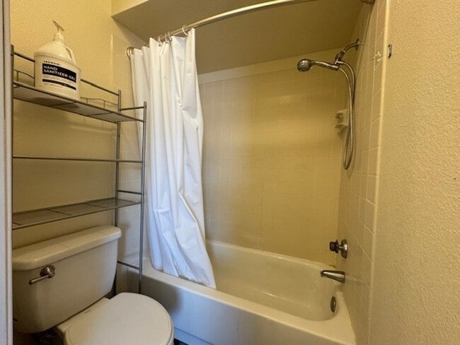 Building Photo - 1 BR 2Ba Condo across Colorado River, pool,spa,gated entry-All Appliances included