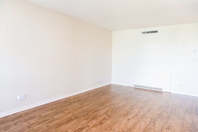 Building Photo - Great 1 Bedroom, 1 Bath with Parking * AC ...
