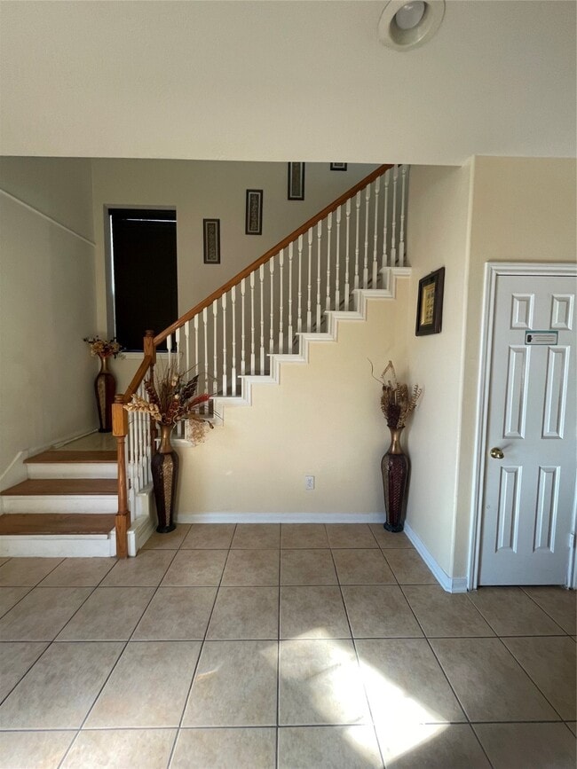 Building Photo - 26864 Calgary Pointe Dr