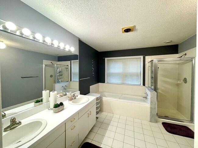 Building Photo - 346 Bishops Forest Dr