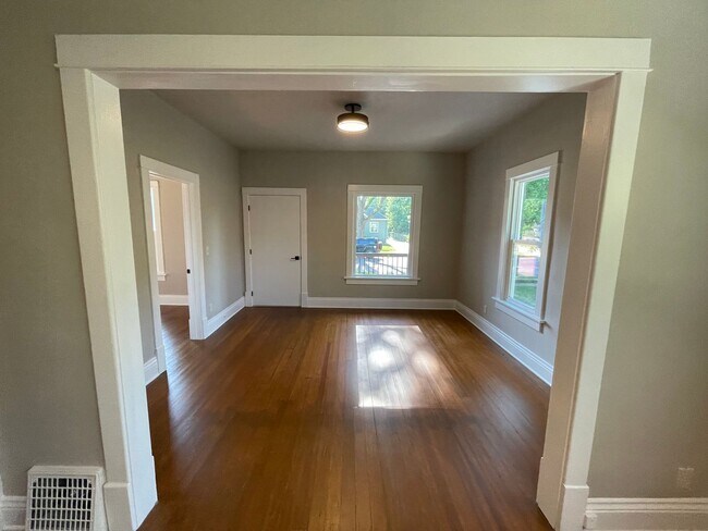 Building Photo - Newly Remodeled 2 Bed 1.5 Bath Home will Large Oversized 2-Stall Garage!