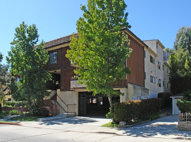 Building Photo - 3353 Shelby Dr