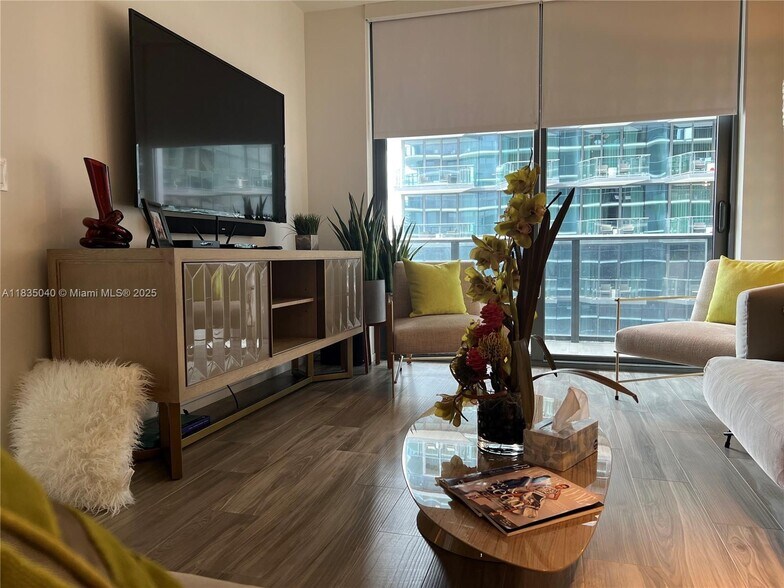 Building Photo - 801 S Miami Ave