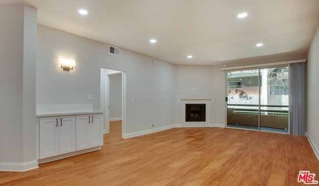 Building Photo - 1420 Peerless Pl