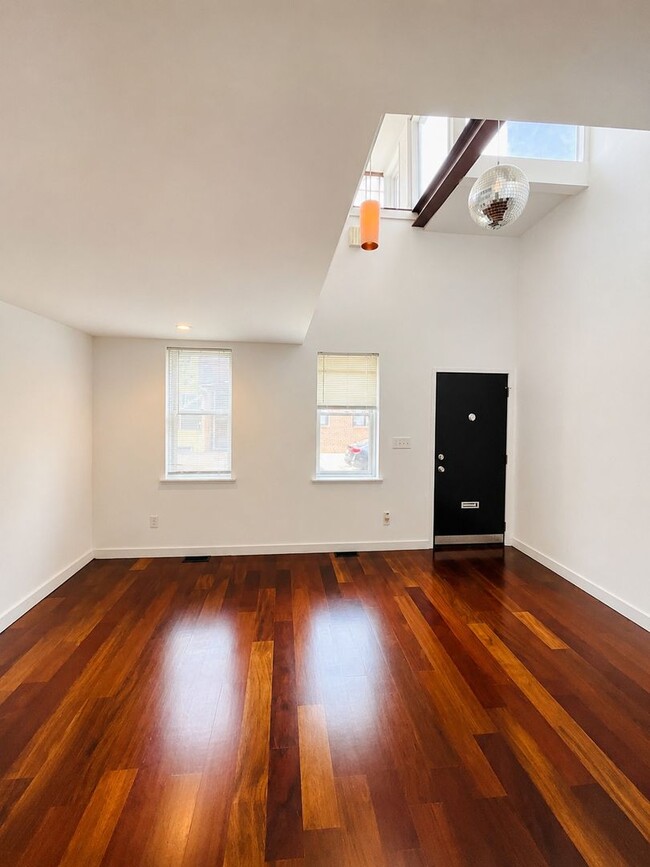Building Photo - 1345 E Berks St