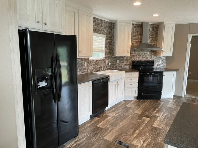 Building Photo - 3 BED, 2 BATH MOBILE HOME LOCATED IN THE DENTON AREA! $1,250 MONTH, $1,250 DEPOSIT.