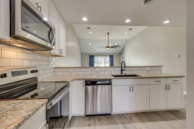 Building Photo - Gorgeous 3 br/2.5 bath Condo in Abingdon VA