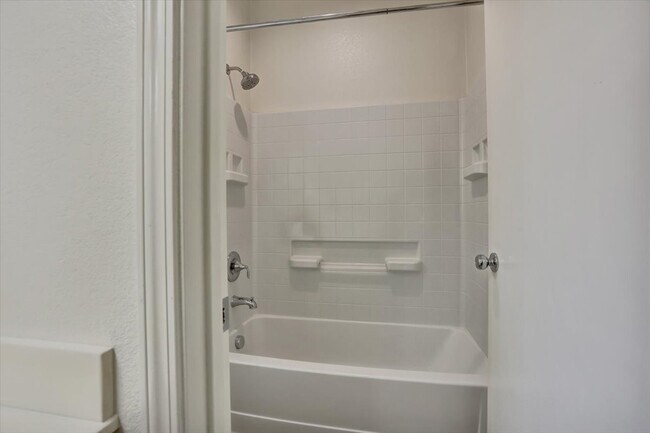 Building Photo - 683 Courtyards Loop