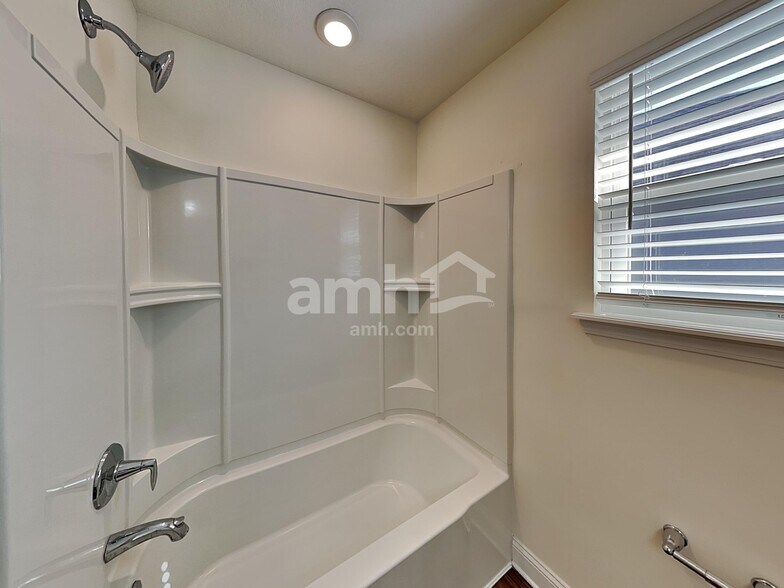 Building Photo - 3154 Creek Village Ln