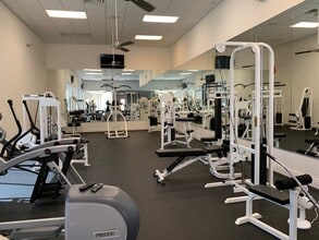 Building Photo - Great Condo in Roseville