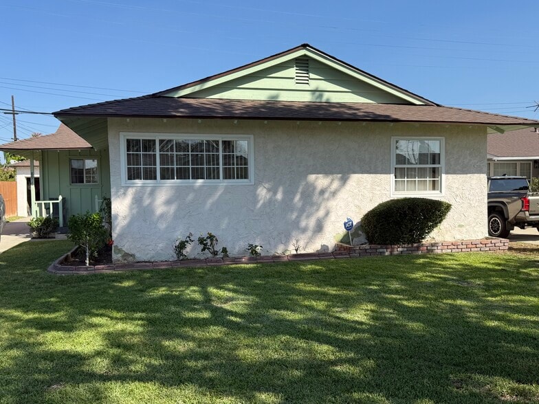 Building Photo - 8917 Reydon St