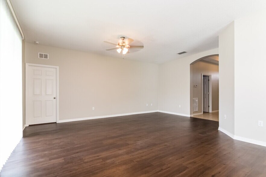 Building Photo - 955 Krenson Woods Rd