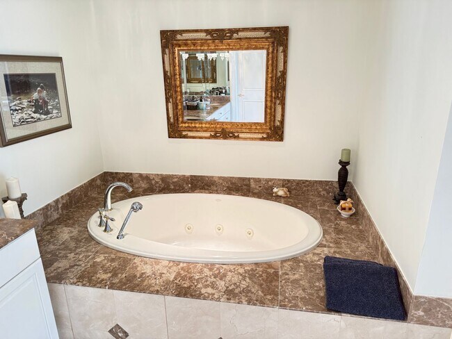 Building Photo - 1111 Ritz Carlton Dr