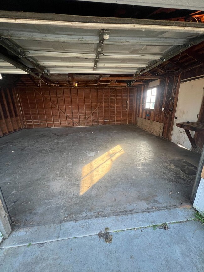 Building Photo - Spacious 2-Bedroom Home with Private Yard,...