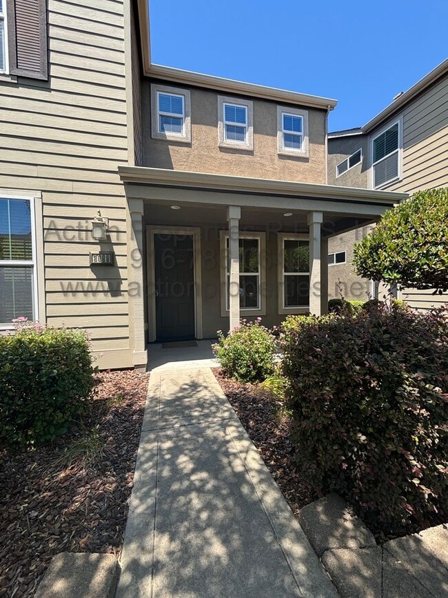 Building Photo - West Roseville Solar! 3 Bedroom, Plus den/...