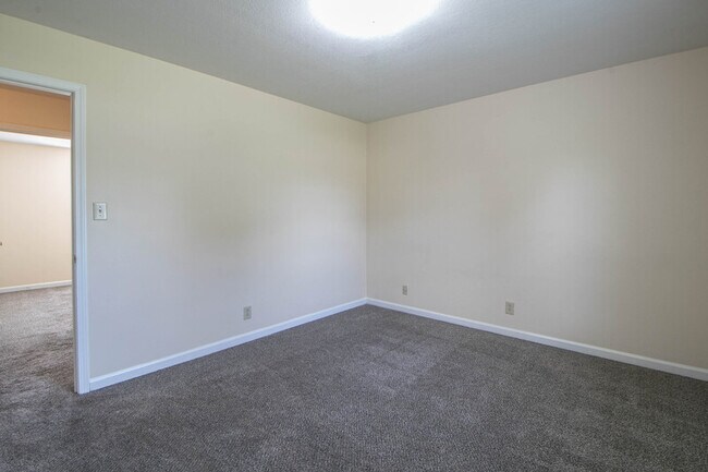 Building Photo - 371 Peabody Dr