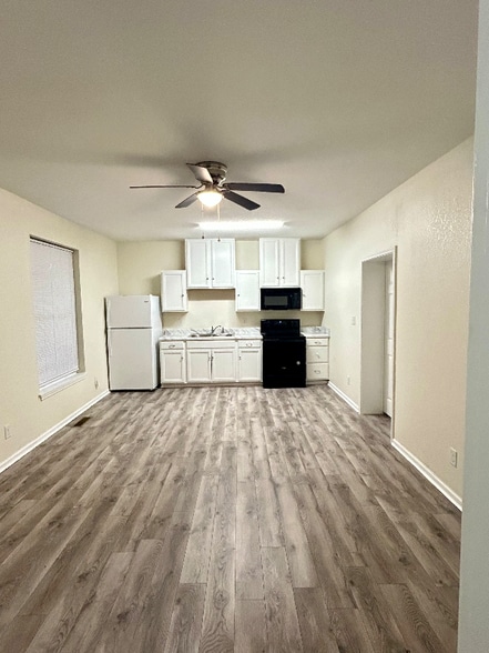 Building Photo - 404 E 18th St