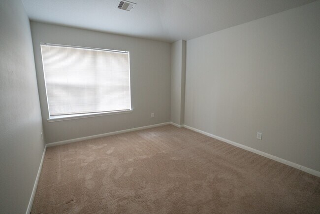 Building Photo - 20830 Balmoral Glen Ln
