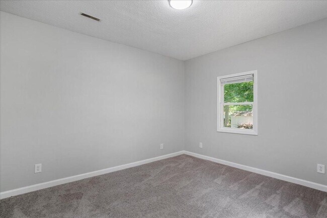 Building Photo - 1844 Brier Ln