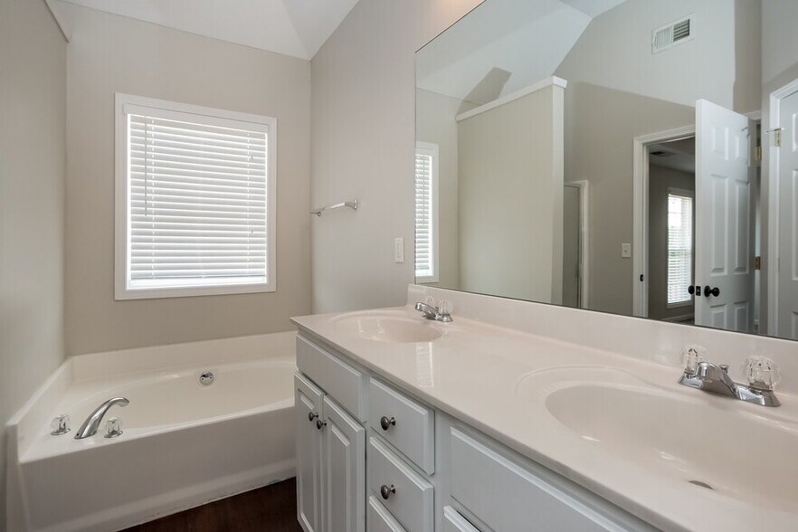 Building Photo - 108 Bramlett Meadows Dr