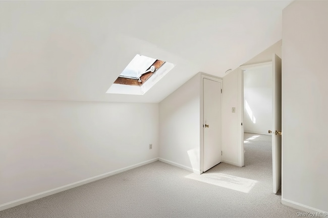 Building Photo - 71 Fox Run