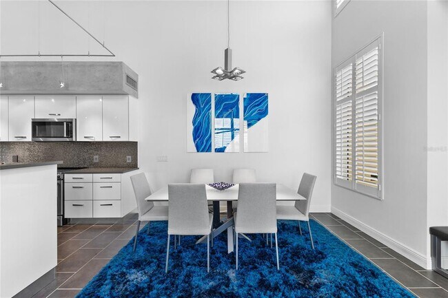 Building Photo - 800 N Tamiami Trl